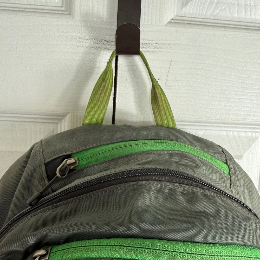 Patagonia Chacabuco 32L Backpack OS Grey Green Gorpcore Hiking Daypack